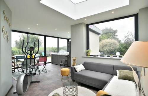 Plenee-Jugon House | Chez Marie-Céline - Maison avec jacuzzi à 20 min du Val André