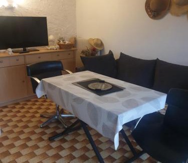 Givry House | CHEZ MARYLENE 48 EUROS soir 21 sur site 28 sur place Me contacter si vous ne comprenez pas