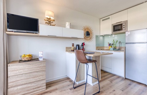 La Petite Motte Apartment | Chez Nat N Rosy with shared pool, private terrace and shared garden