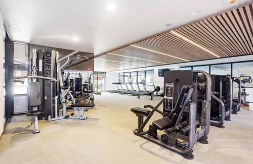 Moonee Ponds Apartment | Chic 1-Bed with City Views, Parking, Gym & Pool