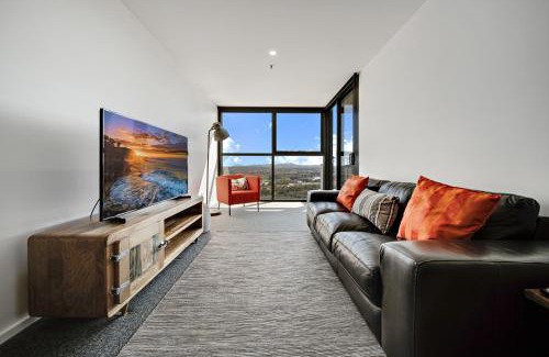 Belconnen Apartment | Chic 1-Bed with Stunning Lake View & Indoor Pool