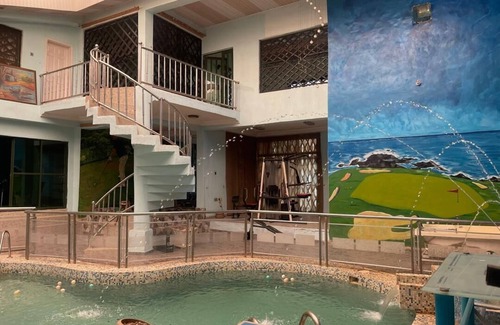 Benin City Apartment | Chic 1-bedroom apartment in cool Benin City with swimming pool & fitness room