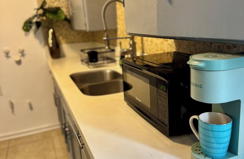 Los Angeles Apartment | Chic 1-bedroom Sofi, intuit, Kia forum Home nnDownstairs left