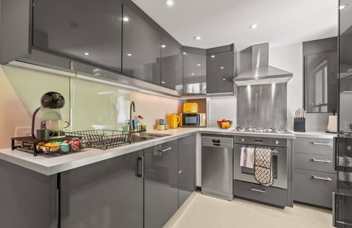 Addison Apartment | Chic 2BR Duplex Home, W London with Private Patio!