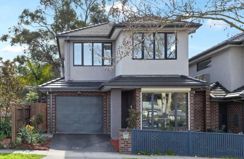 Box Hill House | Chic 3BR House Near Box Hill