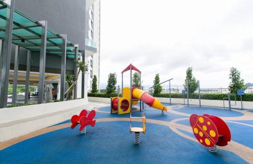 Taman Jubilee Apartment | Chic - 4 bedroom - Projector - Ipoh Town - Sleep8