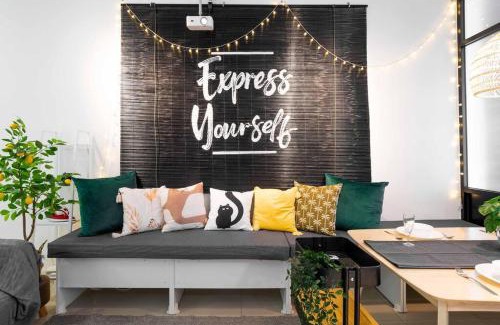 Taman Jubilee Apartment | Chic - 4 bedroom - Projector - Ipoh Town - Sleep8