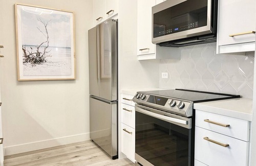 Little Italy Condo | Chic Acqua Vista Condo