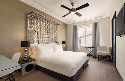 Flamingo/Lummus Hotel | Chic and Modern: Ultimate Couple's Getaway on the Beach
