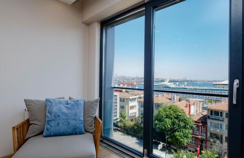 Kabatas Apartment | Chic Apartment with Bosphorus View