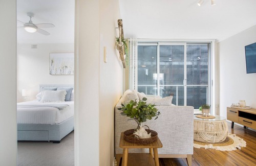 Freshwater Apartment | Chic Beachside Apartment Freshwater