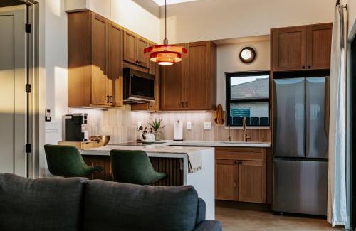 La Mesa House | Chic Casita w BBQ, Patio, Backyard - 4 min to SDSU, 15 mins to beach, Unit B