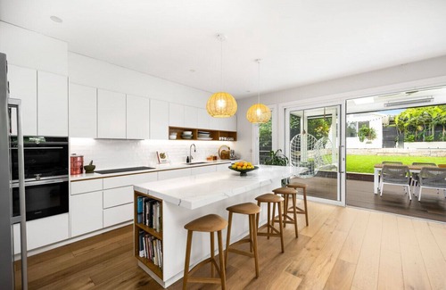Freshwater House | Chic Coastal Retreat