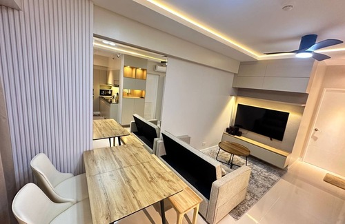 Santolan Condo | Chic & Cozy 2 bedroom Condo Unit w/Pool View - Kize Staycation