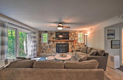 Townville House | Chic House with Private Dock on Lake Hartwell!