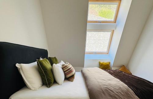 Old Town Apartment | Chic Loft by Castle&Danube Old town Free Parking