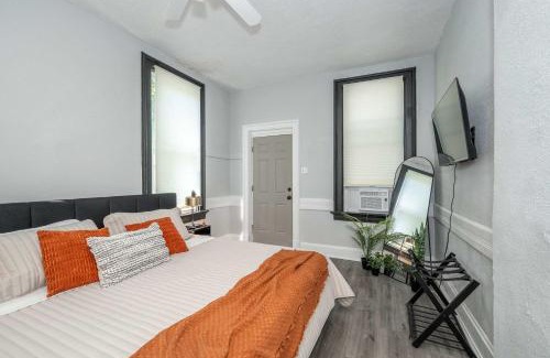 Walnut Hills House | Chic Modern Gem with Style Suites