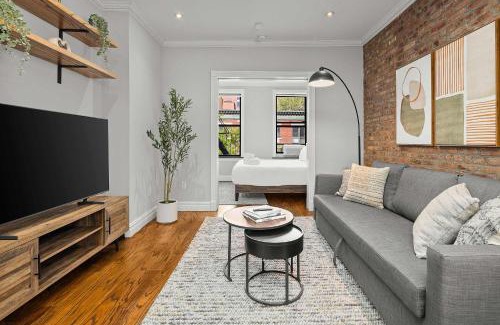 Ukrainian Village Apartment | Chic NYC Escape in Vibrant Downtown
