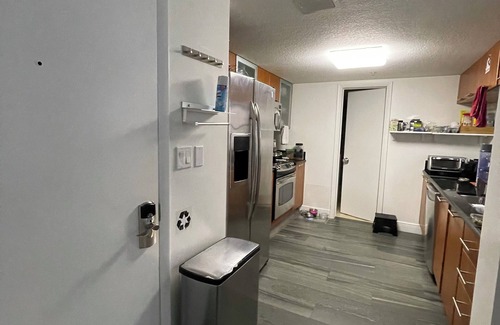 Edgewater Apartment | Chic Prívate 1-bedroom in shared apartment with WiFi, gym and pool.