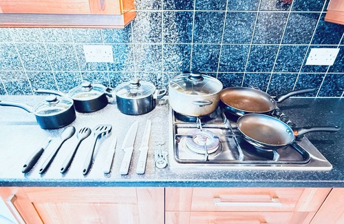 Wyken House | Chic & Spacious 4-Bedroom Apartment – Berry Mansions