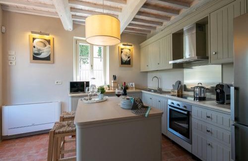 Pietraia House | Chic Tuscan Stay with Steam
