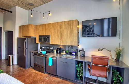 Midtown Hotel | Chic Ultramodern Studio Loft w/Designer Features