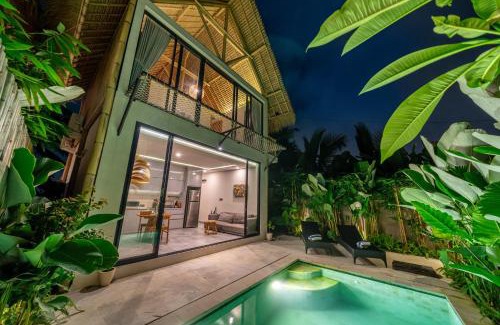 Pejeng Kawan Villa | Chic Villa with Private Pool - Ricefield Serenity