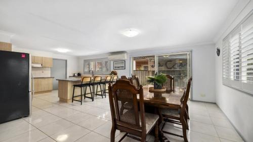 Coffs Harbour House | Chillax - Walk to Beach, Sauna, Pet-Friendly, Sleeps 6