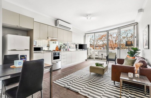 Chippendale Apartment | Chippendale - Minutes to Central - 1BR