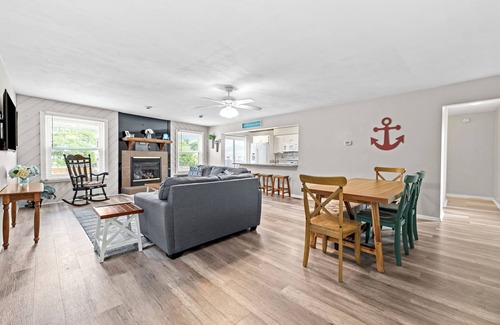 Chic's Beach Condo | Chix Beach. Spacious 3 bedroom 2 bath condo in the best area of Virginia Beach.