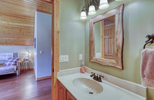 Pagosa Springs Cabin | CHOOSE LEGACY MOUNTAIN LODGE, AND ENJOY BEAUTIFUL MOUNTAIN VIEWS!