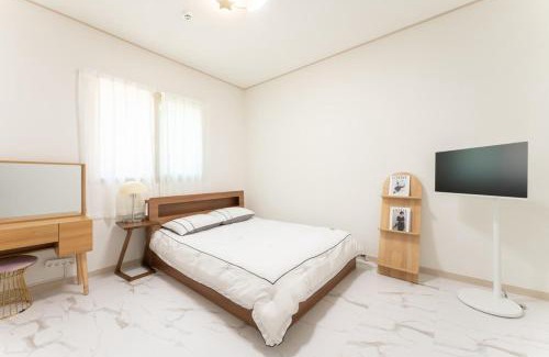 Chuncheon House | Chuncheon Private House Small House in the Forest 2
