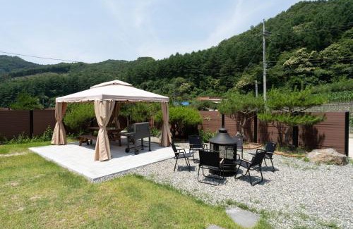 Chuncheon House | Chuncheon Private House Small House in the Forest 2