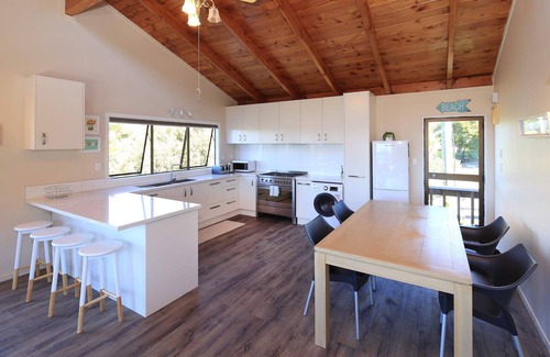 Oneroa House | Church Bay Views | Stay Waiheke