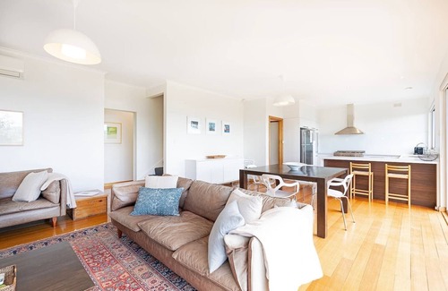 Sandy Bay House | Churchill House Riverside Retreat near Long Beach