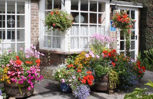 Winterbourne Abbas House | Churchview House