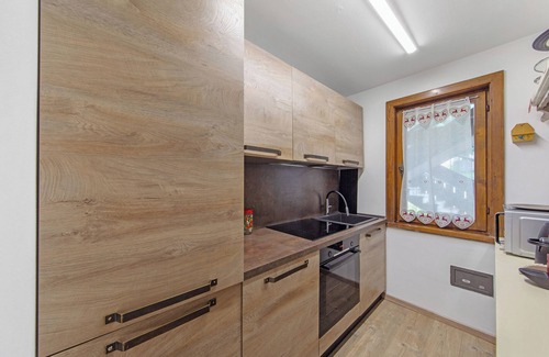 Auronzo di Cadore Apartment | Ciasa 'Valentina' with Mountain View, Balcony and Wi-Fi