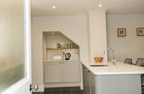 Hope-Cove Cottage | CINDY'S RETREAT, pet friendly, with a garden in Hope Cove