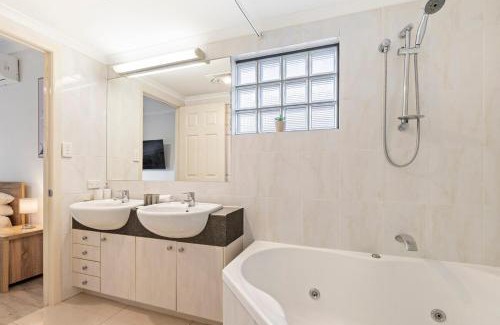 South Brisbane Apartment | City Boutique 2Bed 2Bath Parking