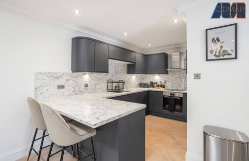 Leith House | City Centre Apartment with 2 Private Car Spaces