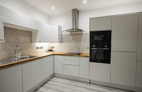 Hull Old Town Apartment | City Centre Luxury Spacious Apartment