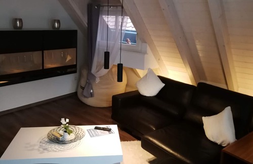 Waggershausen Apartment | "City Loft Meersburg" - modern maisonette in 2nd row from the lake