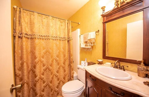 Gatlinburg Apartment | CITY & MOUNTAIN VIEW 5 Mins from downtown Gatlinburg