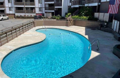 Gatlinburg Apartment | CITY & MOUNTAIN VIEW 5 Mins from downtown Gatlinburg