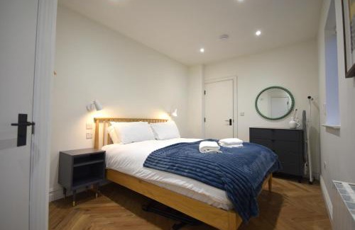 Northern Quarter Apartment | CITYeSCAPE - 2BR Apt 3 En-suite Sofa Bed NQ