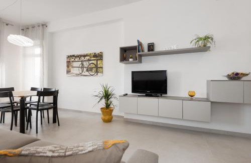 Sud-Ovest Apartment | Civico40 Luminoso appartamento con balconi e garage privato