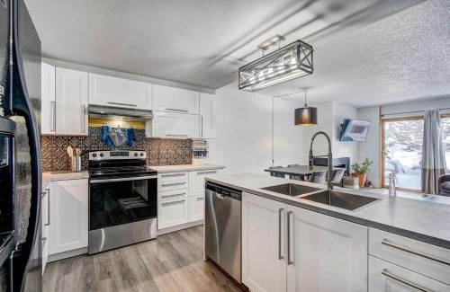 Breckenridge Apartment | Claimjumper by Ski Country Resorts