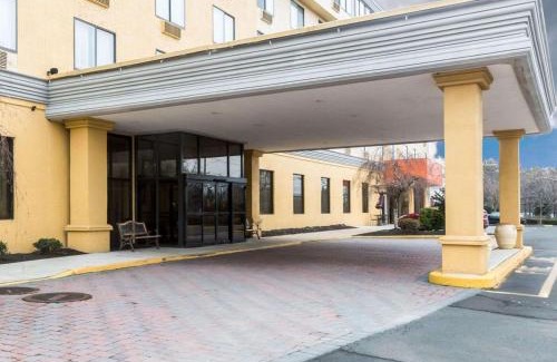 Somerset Hotel | Clarion Hotel Somerset - New Brunswick