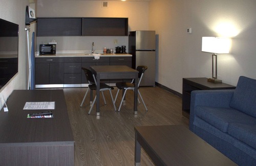 Statesville Hotel | Clarion Pointe Statesville