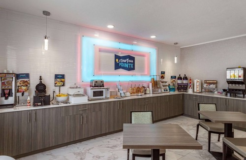 Sulphur Hotel | Clarion Pointe Sulphur - Lake Charles